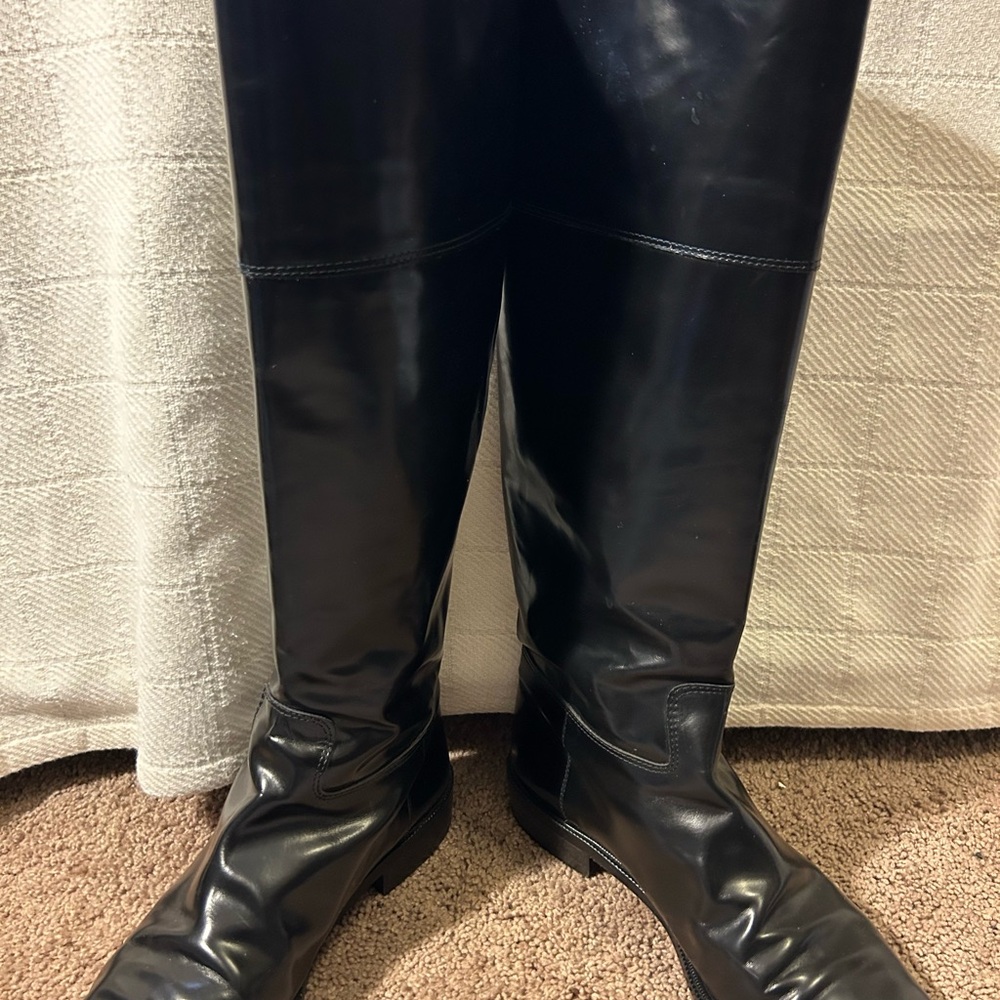 Beautiful Anne Klein tall leather boots.